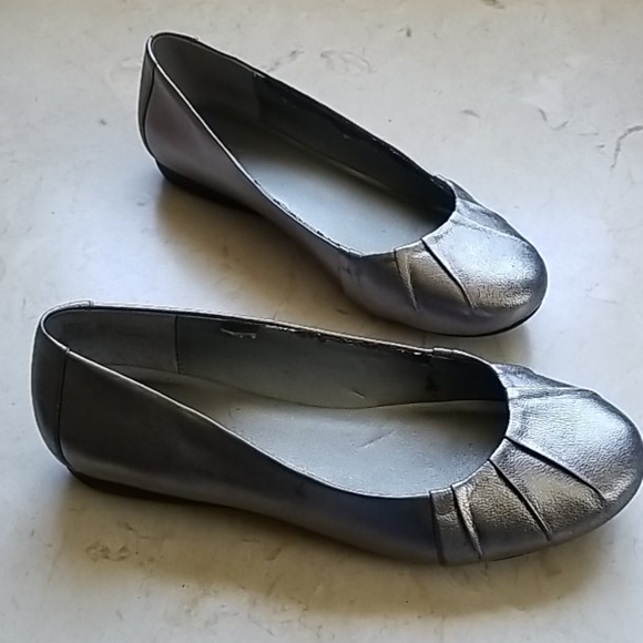GH BASS & Co. Silver Metallic Genuine Leather Ballet-Style Flats size 6 US - Picture 3 of 11